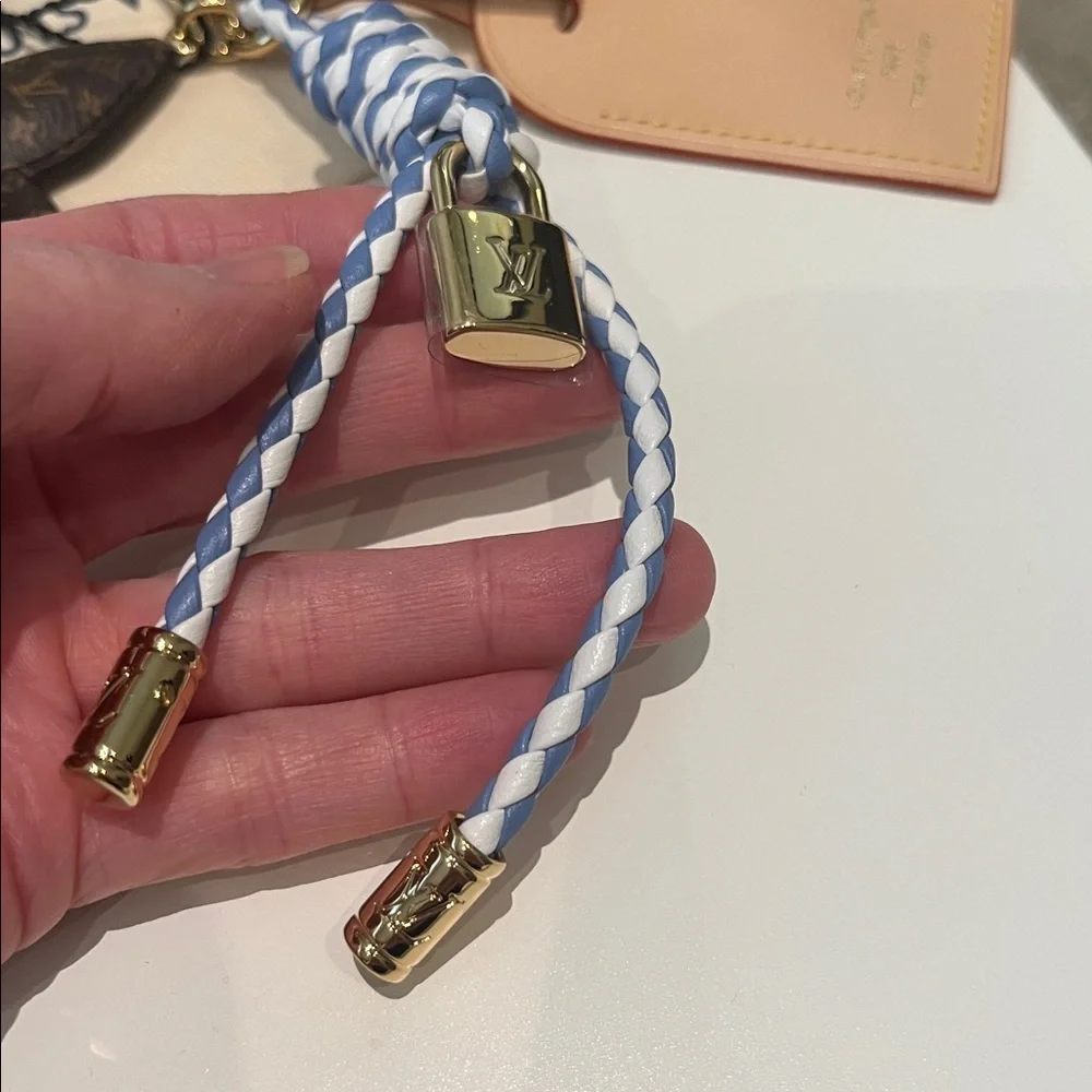 Authentic Louis Vuitton Monogram Lock and Bloom Bag Charm NEW - Picture 4 of 7